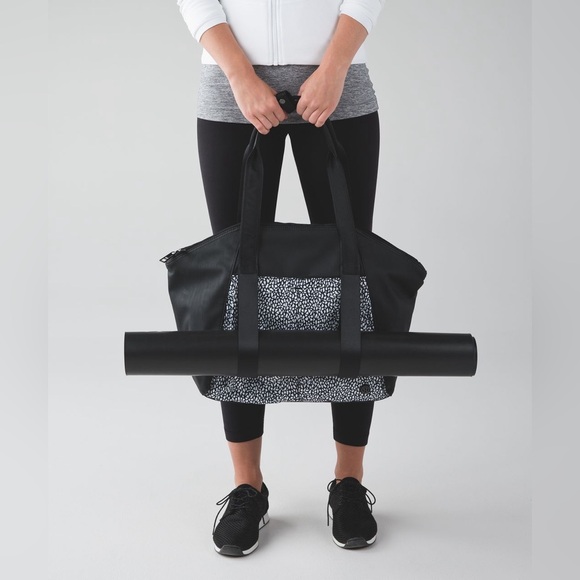 lululemon athletica Handbags - EUC Lululemon Free To Be Bag in Miss Mosaic Black / Black